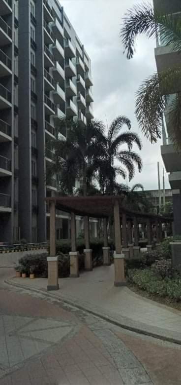 One Palm Tree Villas Naia Terminal 3 Маніла Екстер'єр фото